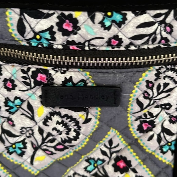 Vera Bradley small vera tote style floral handbag - Picture 2 of 9